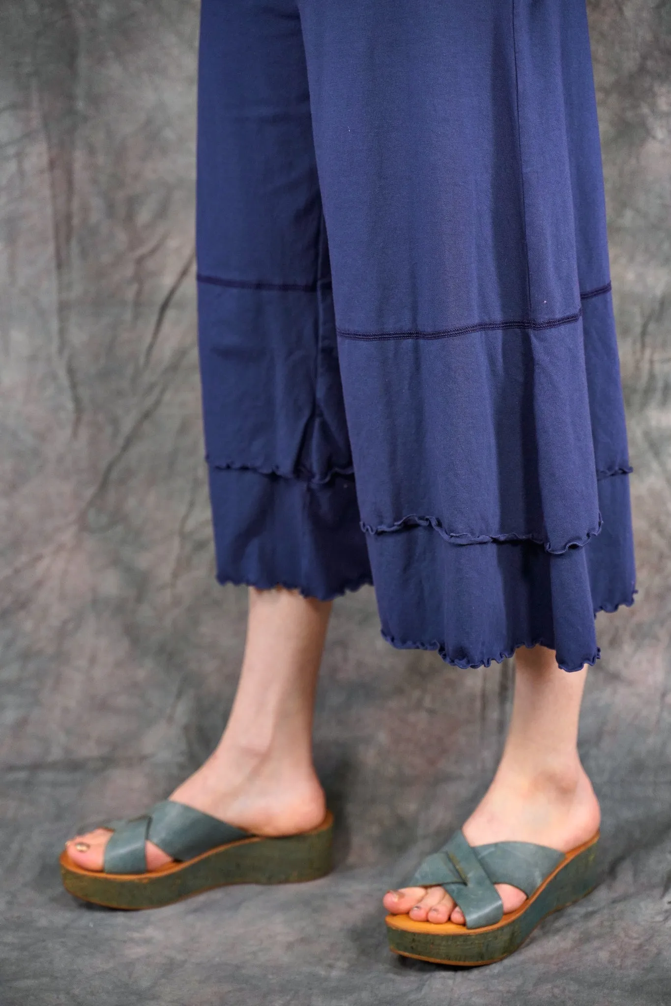 3239 Wide Crop Petaloon Bluette-U