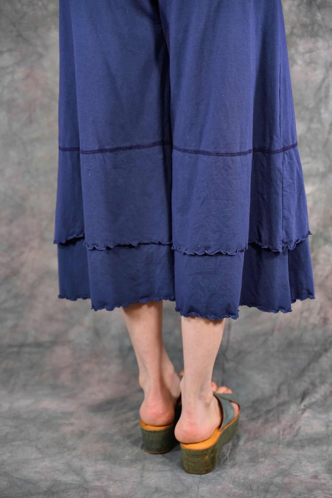3239 Wide Crop Petaloon Bluette-U