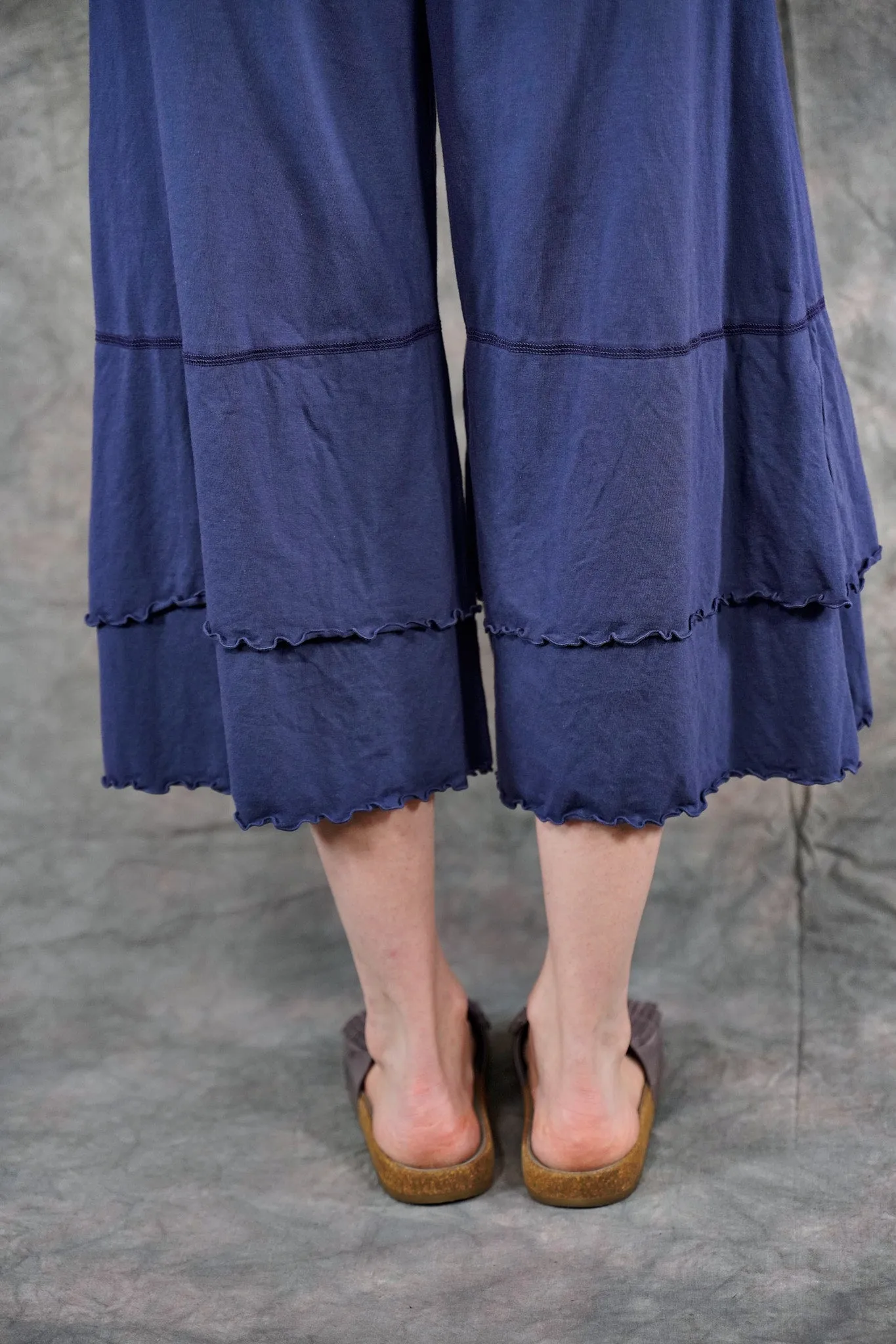3239 Wide Crop Petaloon Bluette-U