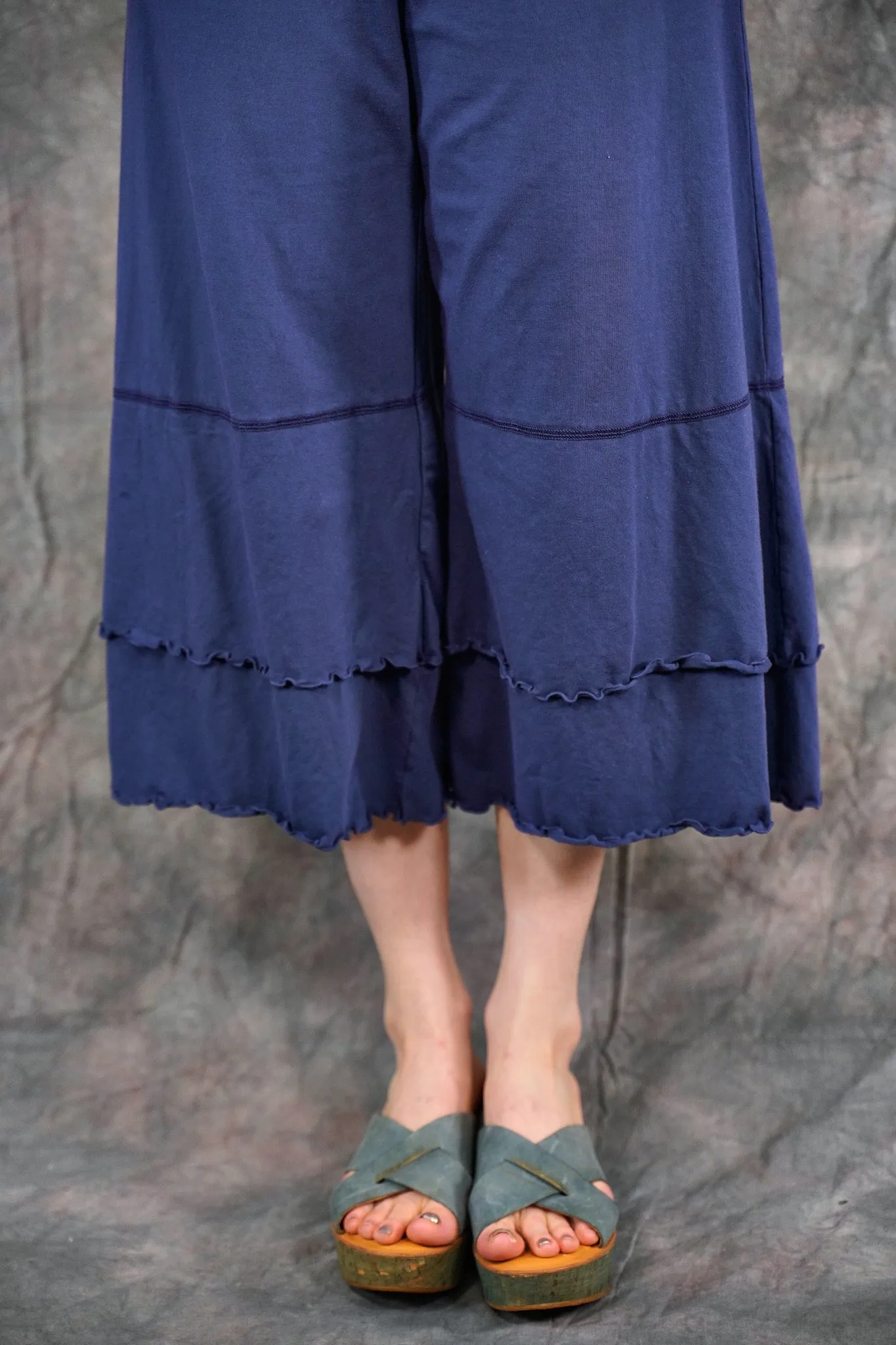 3239 Wide Crop Petaloon Bluette-U