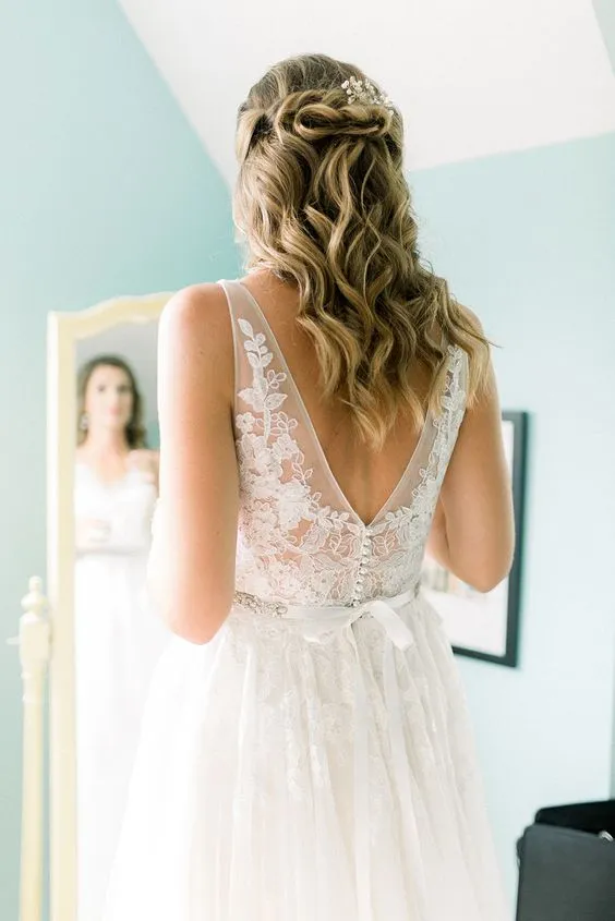 A line V-neckline Lace Wedding Dress