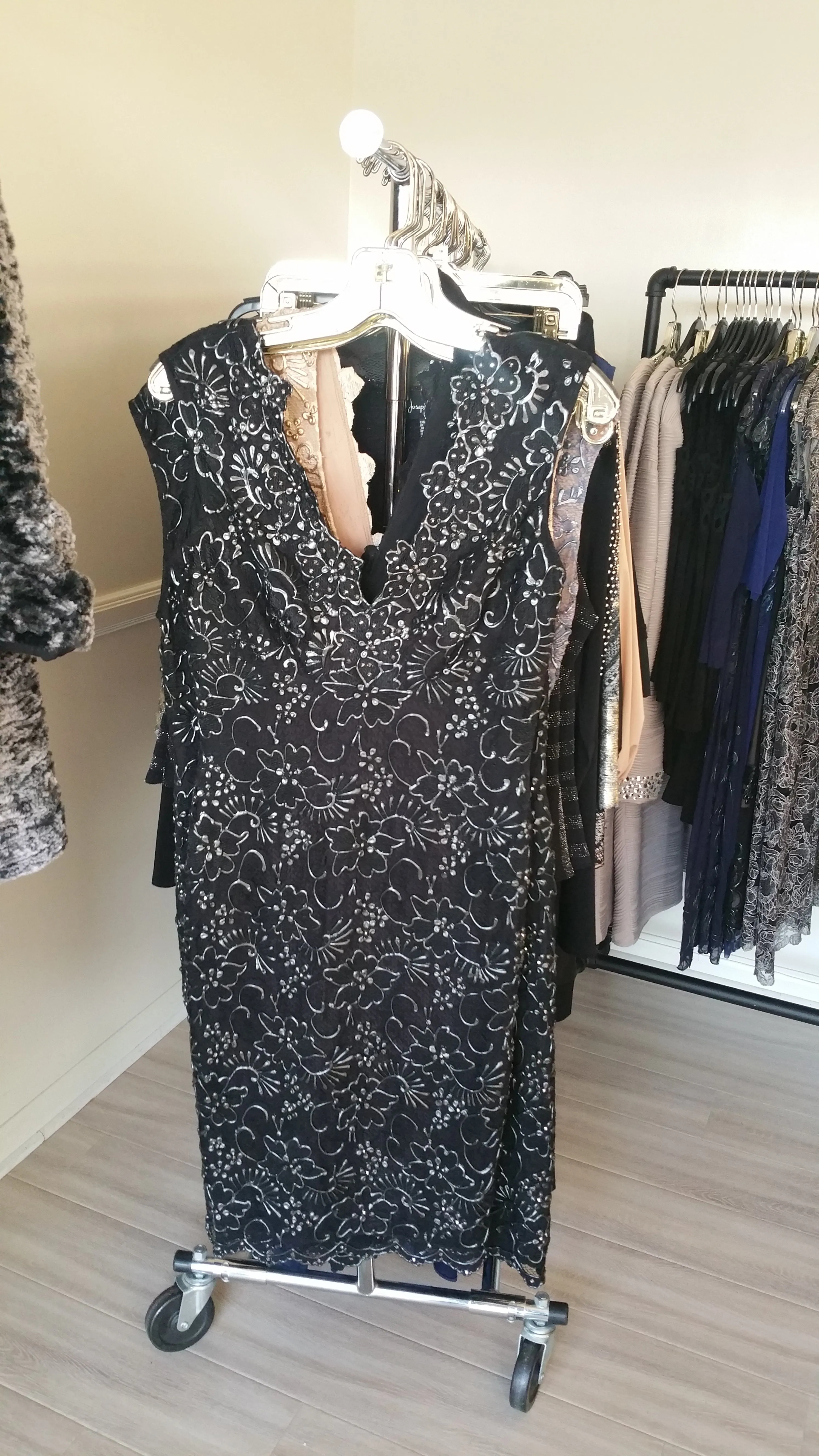 Baccio Couture V Neck Sleeveless Fitted Dress