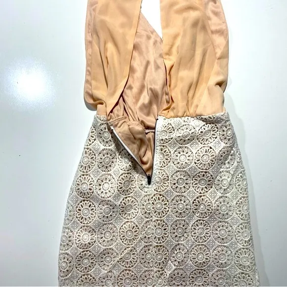 BLVD Cream White V-Neck Sleeveless Crochet Embroidered Bottom Mini Dress NWT L