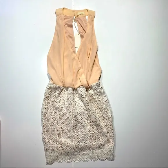 BLVD Cream White V-Neck Sleeveless Crochet Embroidered Bottom Mini Dress NWT L