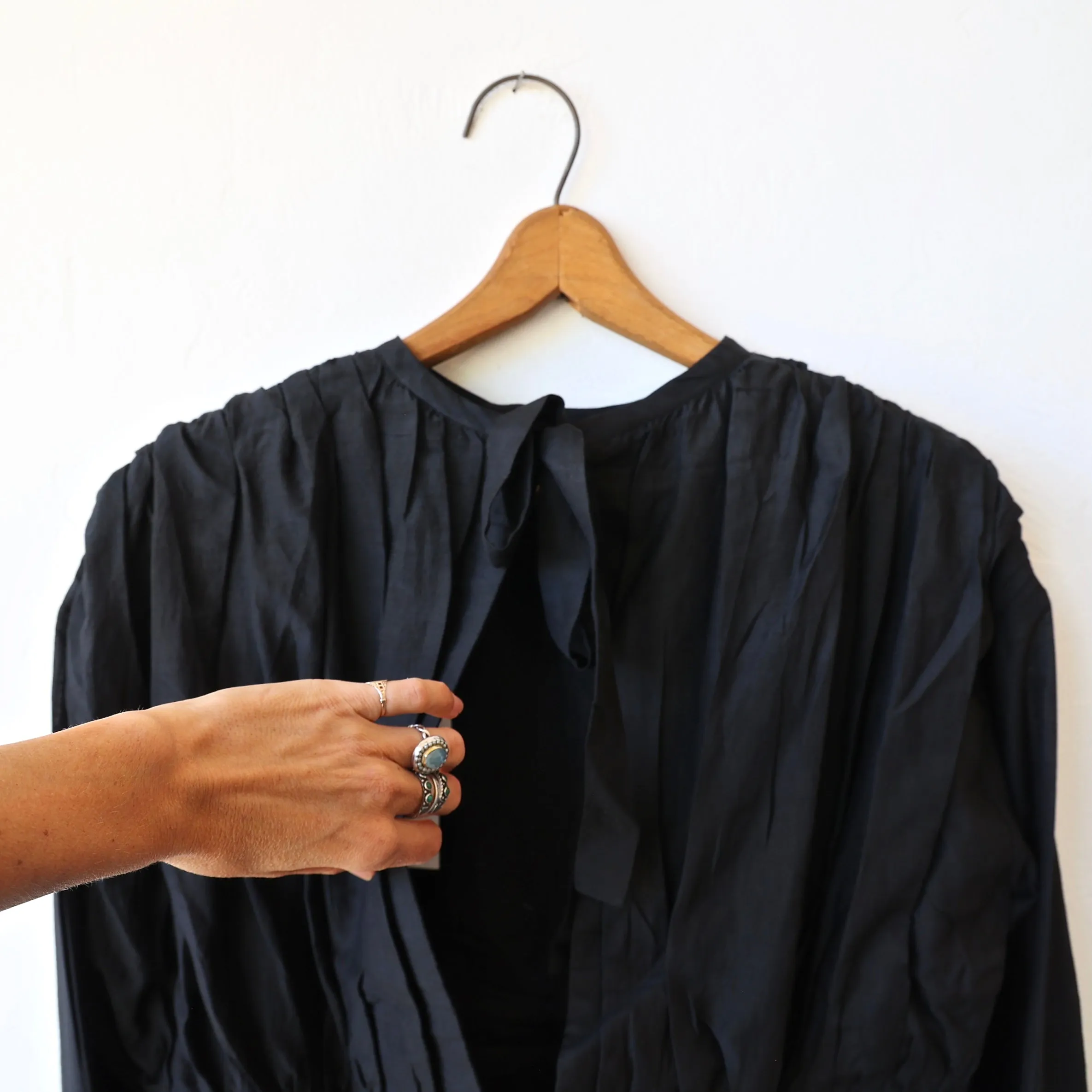 Bunon Tie Blouse - Black