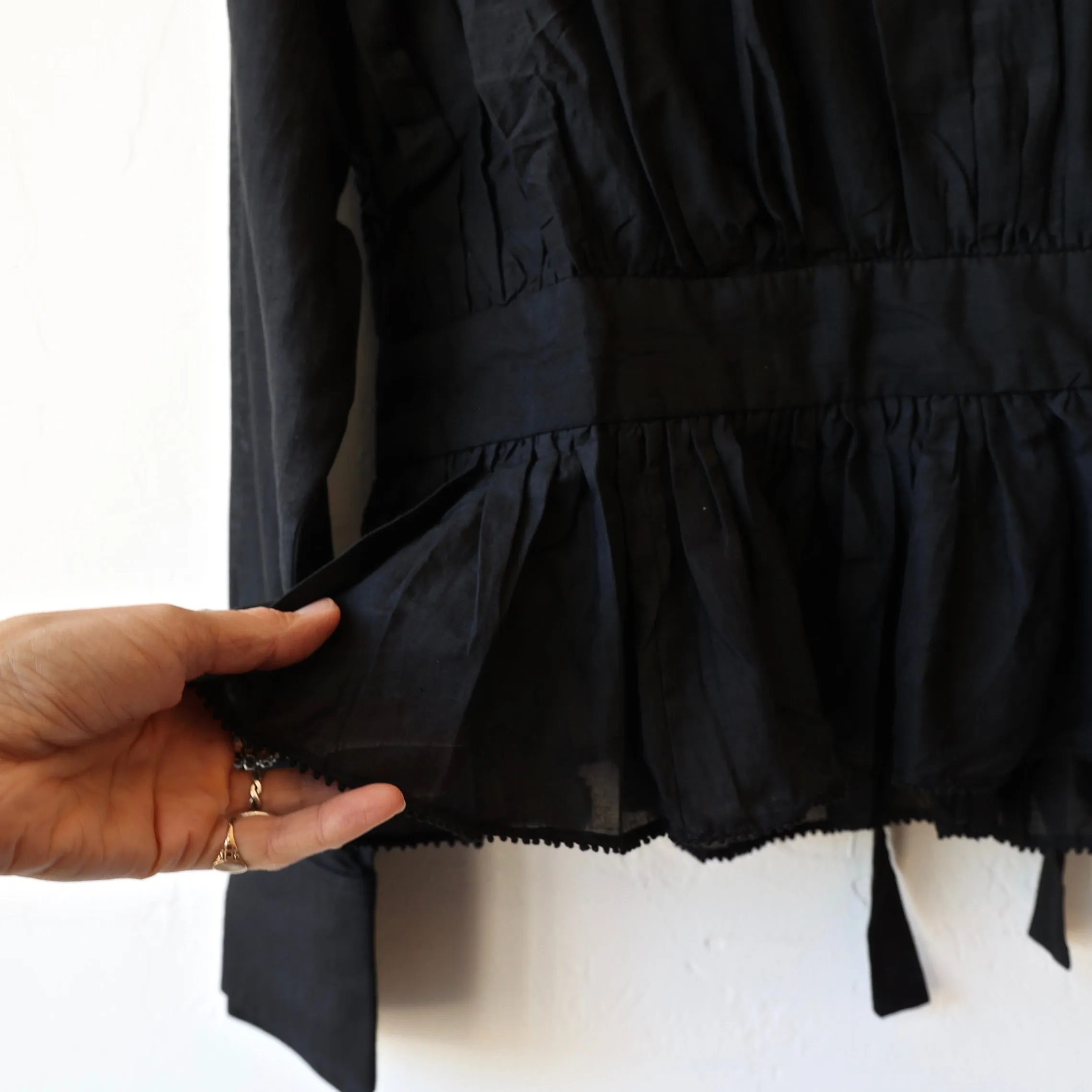 Bunon Tie Blouse - Black