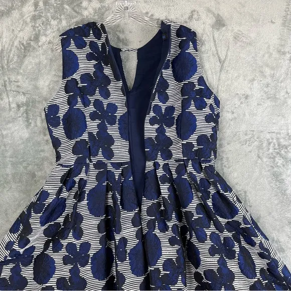 Differentes Blue Floral Maxi Dress 4XL Sleeveless Full Skirt Keyhole Cutout Long