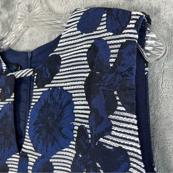 Differentes Blue Floral Maxi Dress 4XL Sleeveless Full Skirt Keyhole Cutout Long