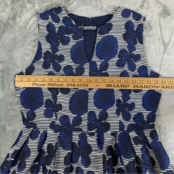 Differentes Blue Floral Maxi Dress 4XL Sleeveless Full Skirt Keyhole Cutout Long