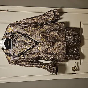 Donna Vinci Couture Lamé Skirt Suit