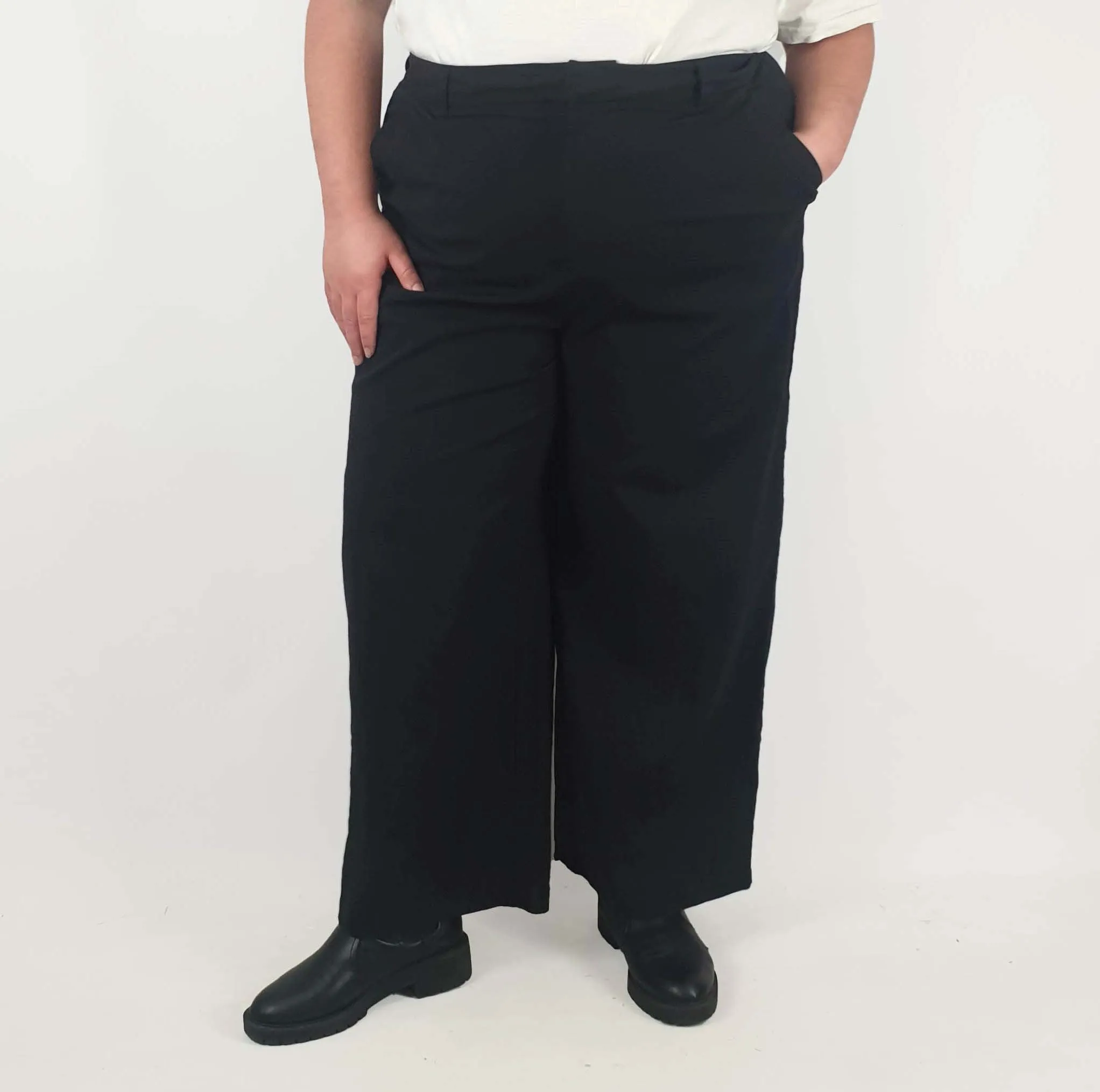 Frock Me Out black wide leg pants size 22