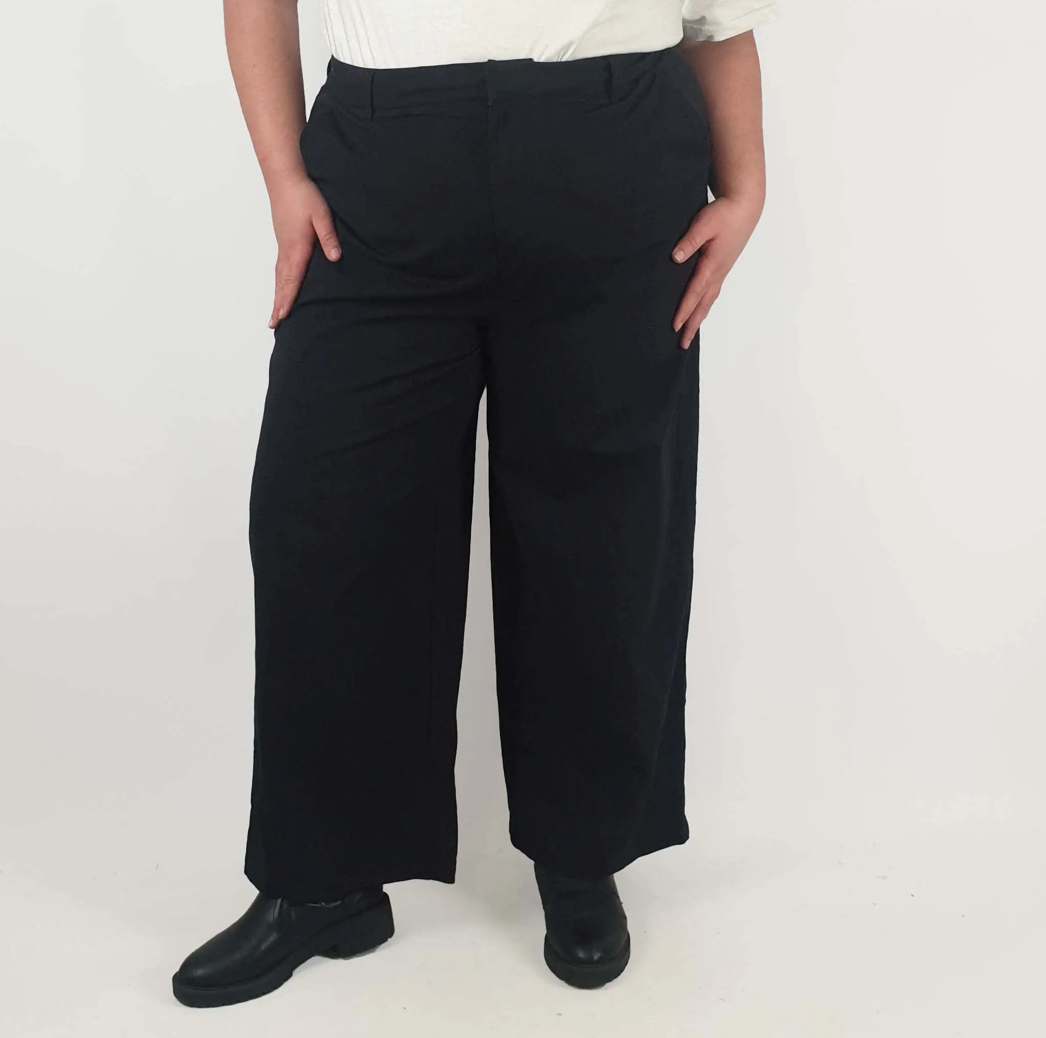 Frock Me Out black wide leg pants size 22