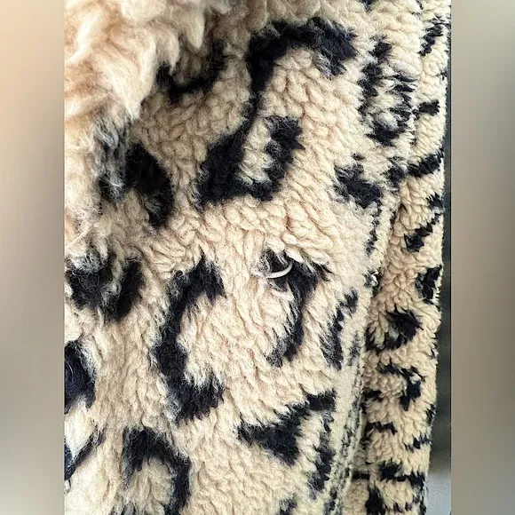 🎉HP🎉Dylan Los Angeles Teddy Leopard-Print Jacket