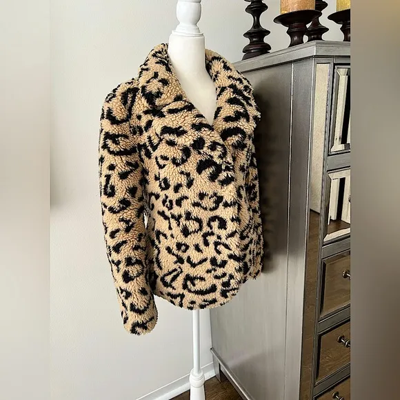 🎉HP🎉Dylan Los Angeles Teddy Leopard-Print Jacket
