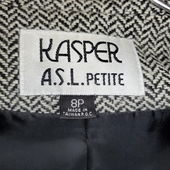 Kasper 2 piece Skirt Suit size 8P Wool Blend Black White