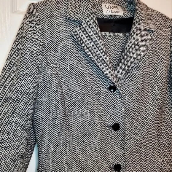 Kasper 2 piece Skirt Suit size 8P Wool Blend Black White