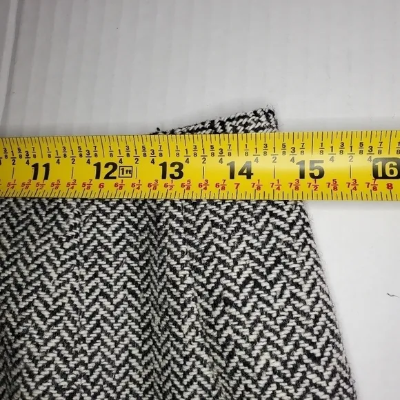 Kasper 2 piece Skirt Suit size 8P Wool Blend Black White