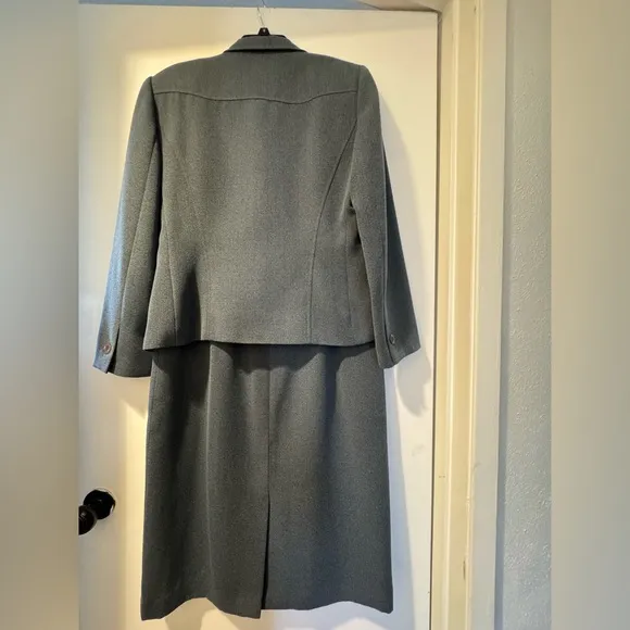 Kasper Blue Blazer &amp; Skirt Suit 2-Piece Set Women's Size 14