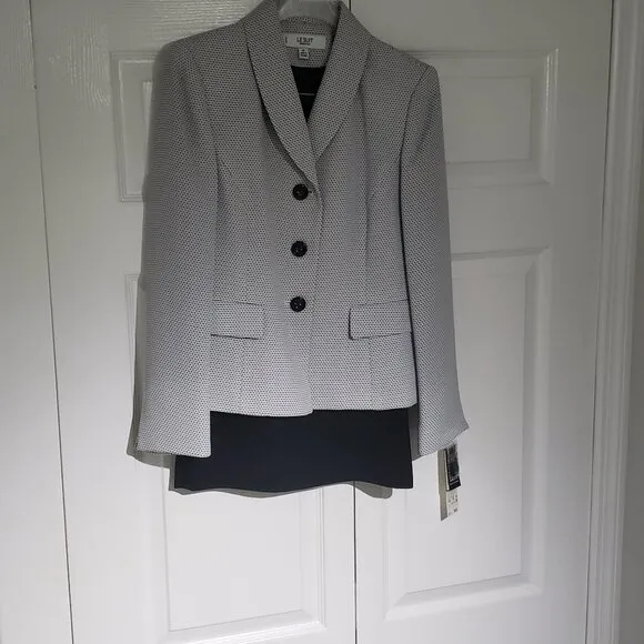 Le Suit Essentials 4P
