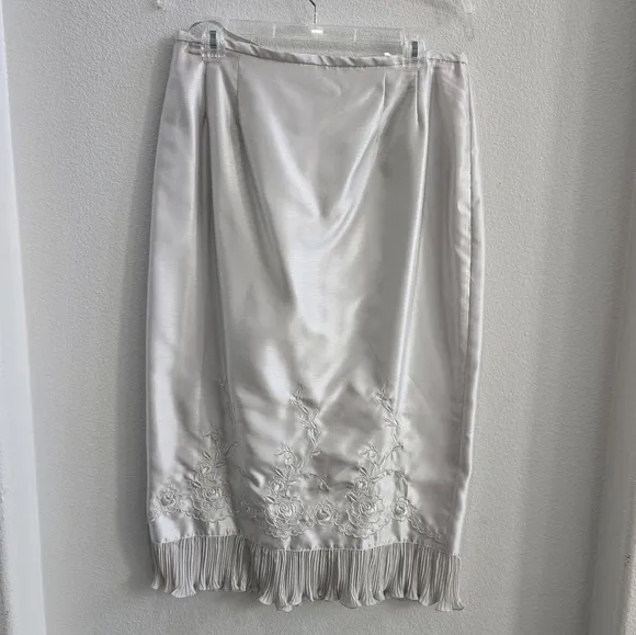 Light grey skirt suit with elegant embroidery size 12
