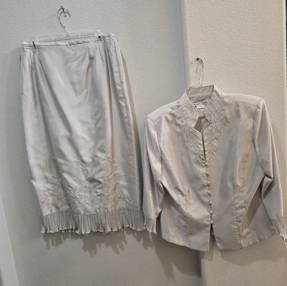 Light grey skirt suit with elegant embroidery size 12