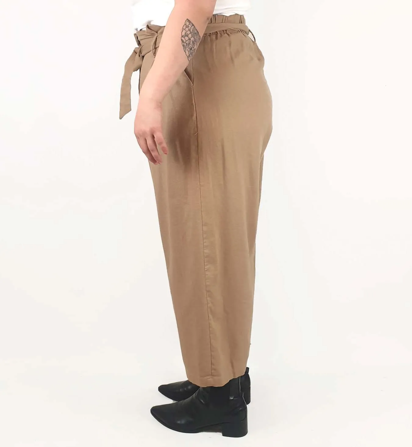 Lorraine tan linen mix wide leg pants size 16