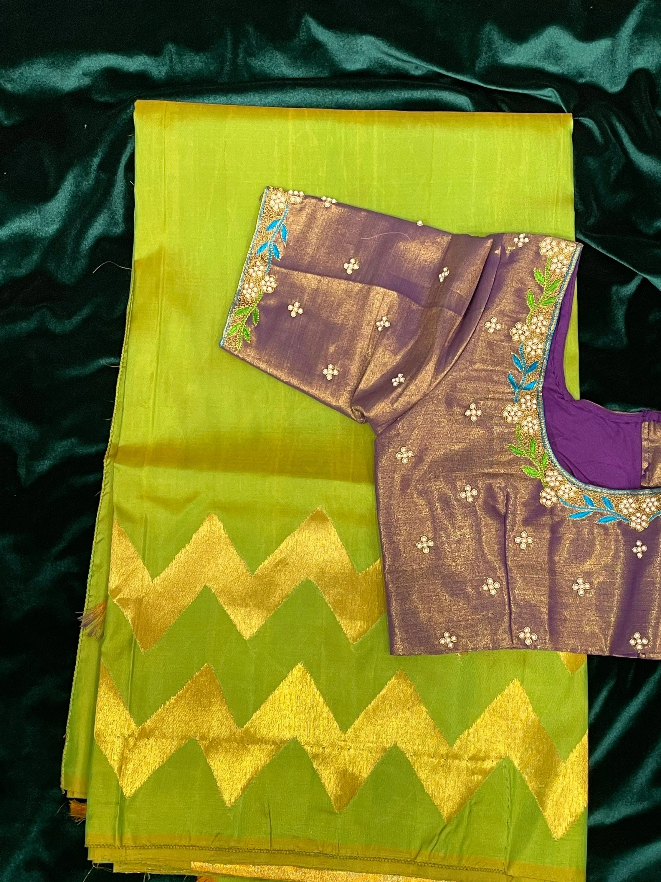 Lyte weight Pattu Sarees online,South Indian Sarees,Pure Silk Sarees,Kanjivaram Saree,kanchi pattu saree,Zari saree,Pastel saree - NIHIRA