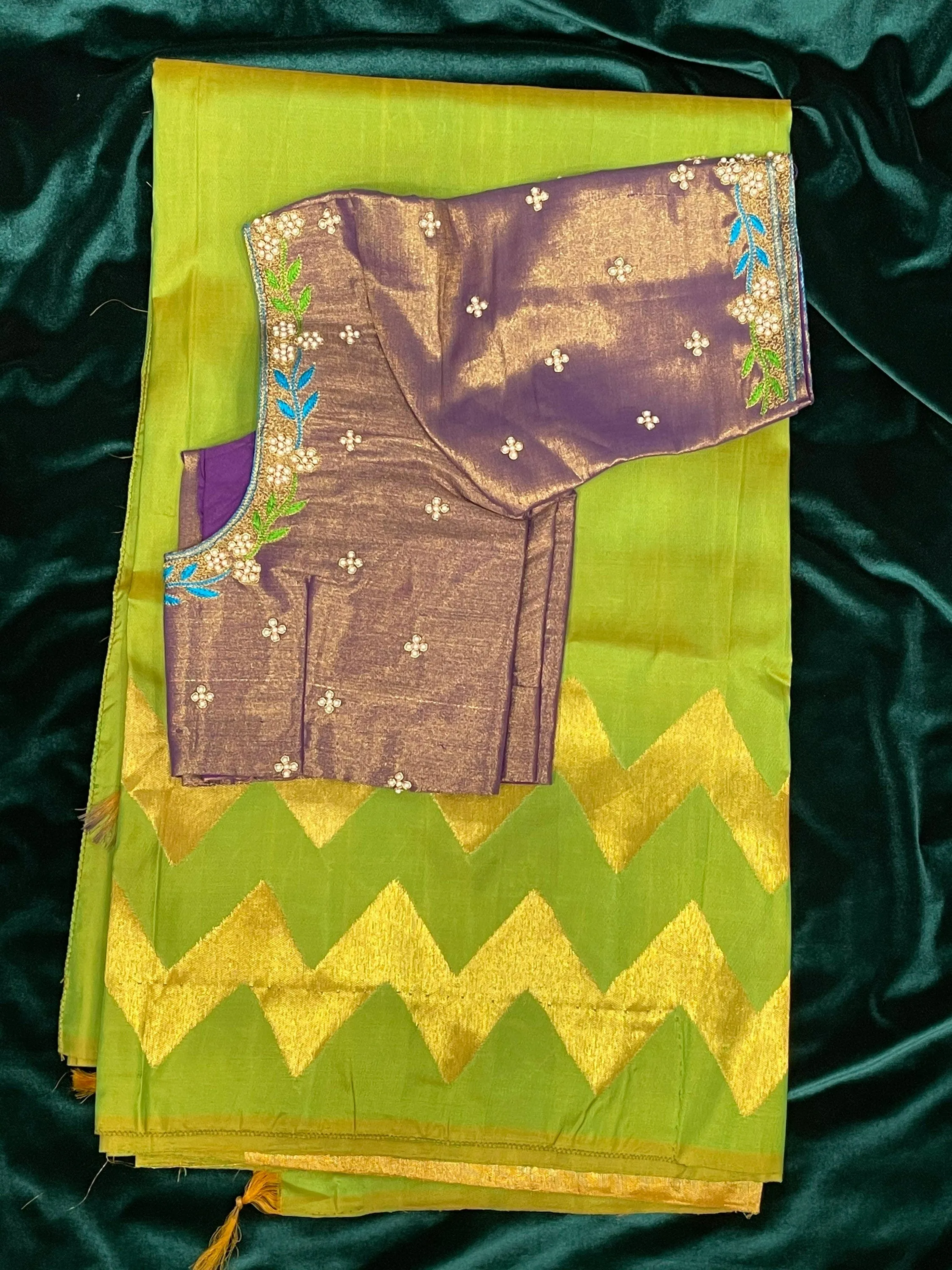 Lyte weight Pattu Sarees online,South Indian Sarees,Pure Silk Sarees,Kanjivaram Saree,kanchi pattu saree,Zari saree,Pastel saree - NIHIRA