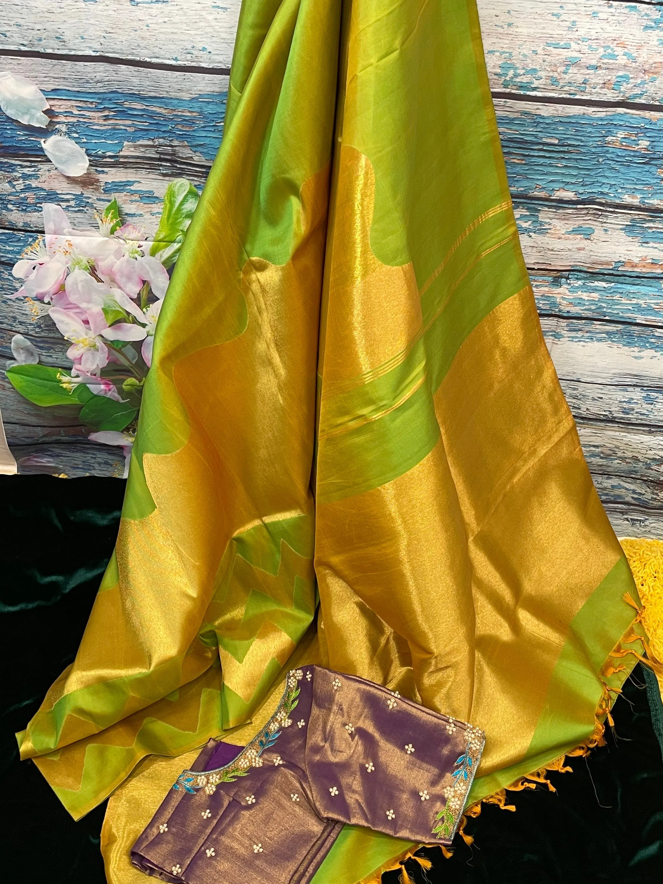 Lyte weight Pattu Sarees online,South Indian Sarees,Pure Silk Sarees,Kanjivaram Saree,kanchi pattu saree,Zari saree,Pastel saree - NIHIRA