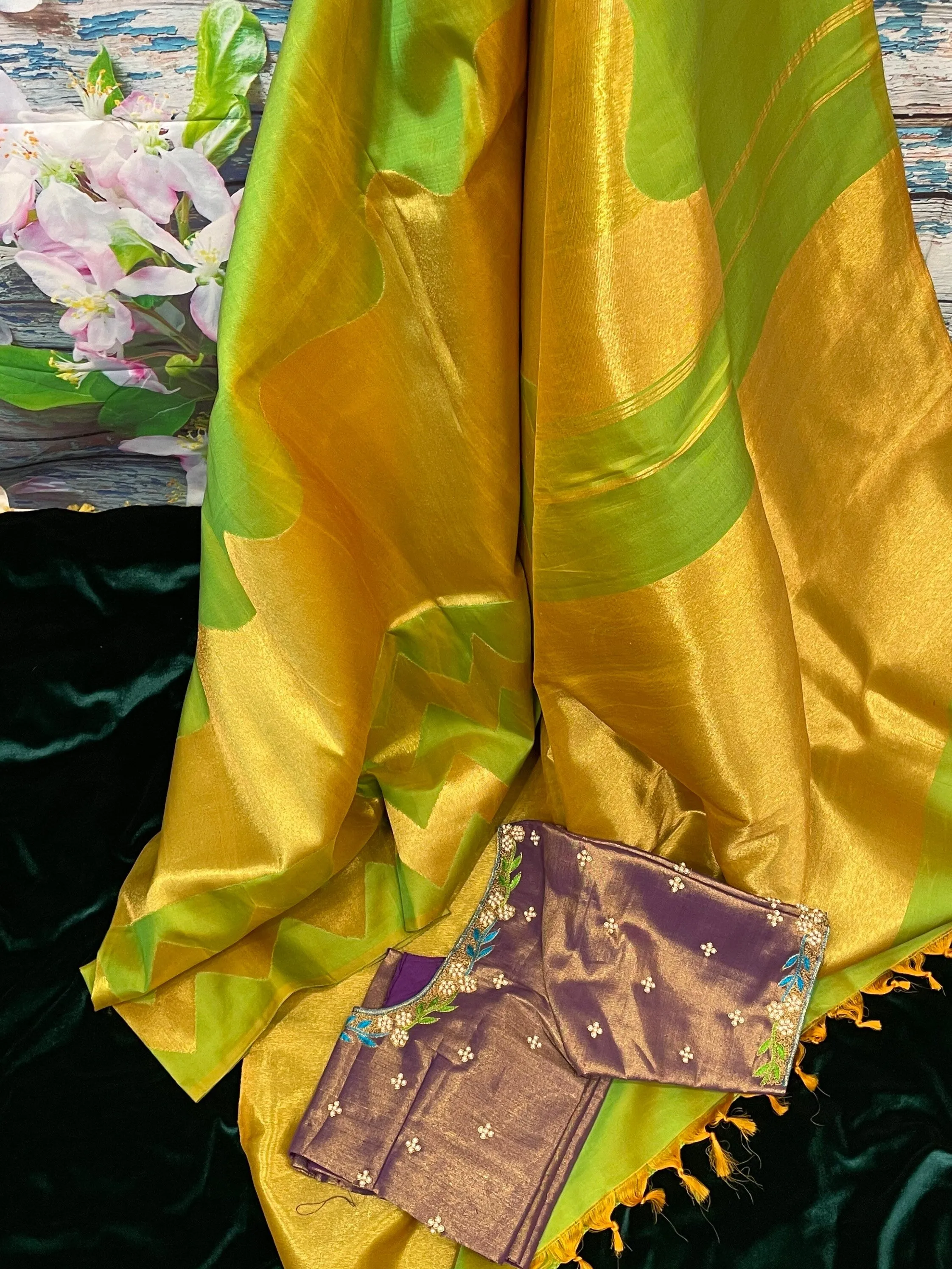 Lyte weight Pattu Sarees online,South Indian Sarees,Pure Silk Sarees,Kanjivaram Saree,kanchi pattu saree,Zari saree,Pastel saree - NIHIRA