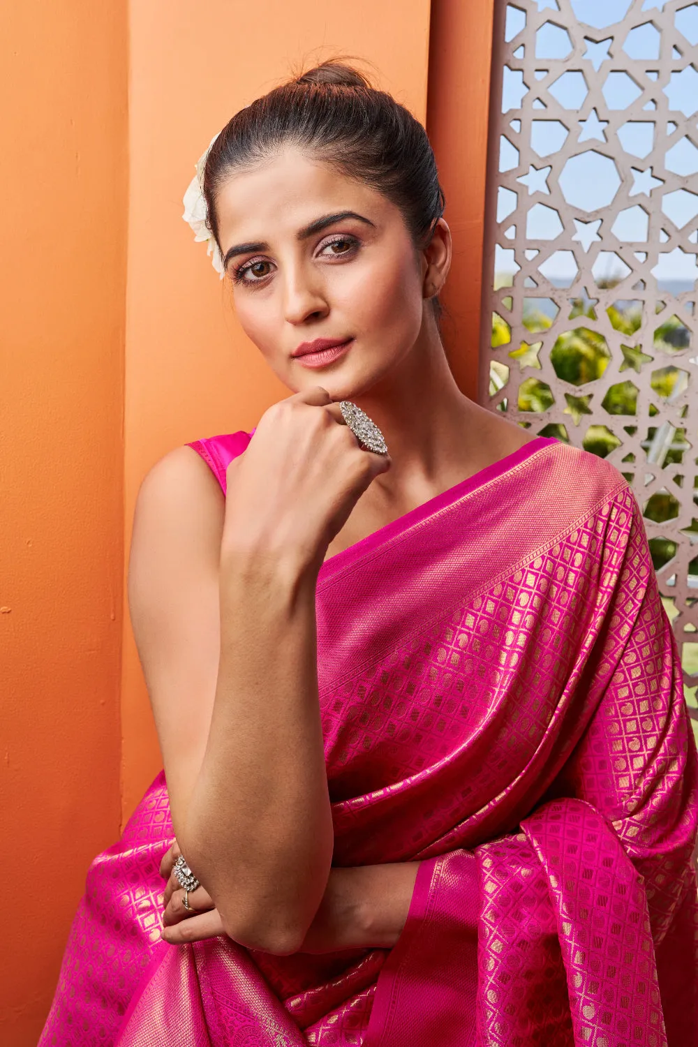 Magneta Pink & Golden Zari Woven Kanjivaram Saree With Blouse