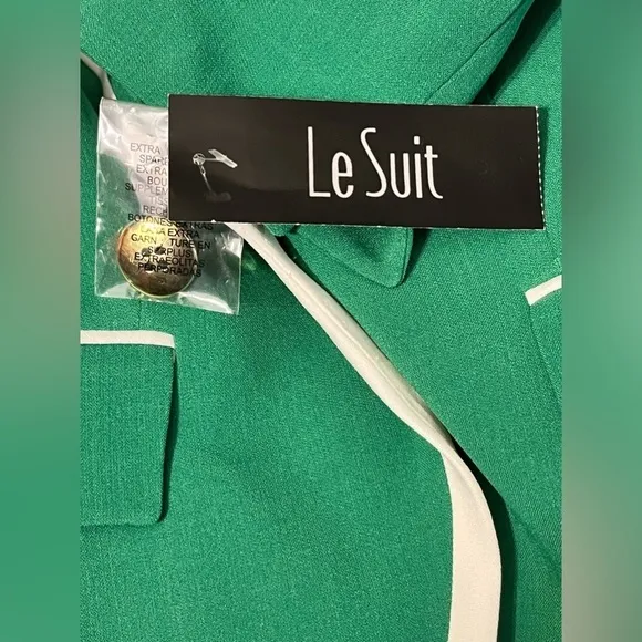 NEW- Le Suit Women's JKT/Skirt 2 Piece Suit COLOR: Verde Green  SIZE: 6