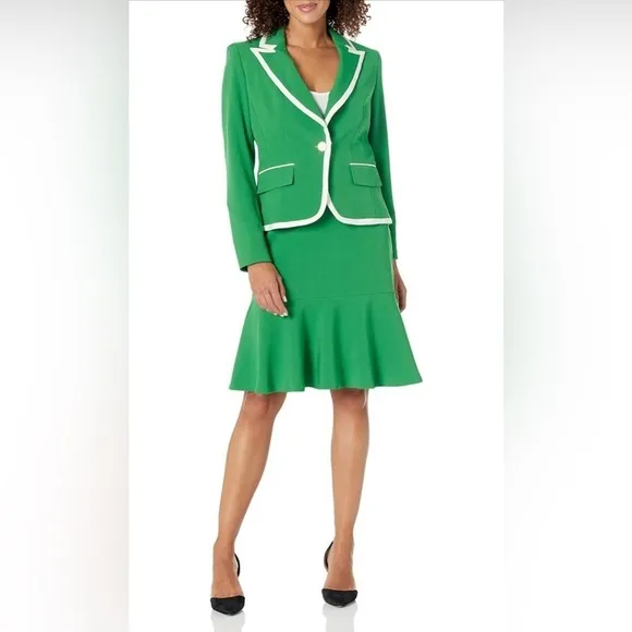 NEW- Le Suit Women's JKT/Skirt 2 Piece Suit COLOR: Verde Green  SIZE: 6