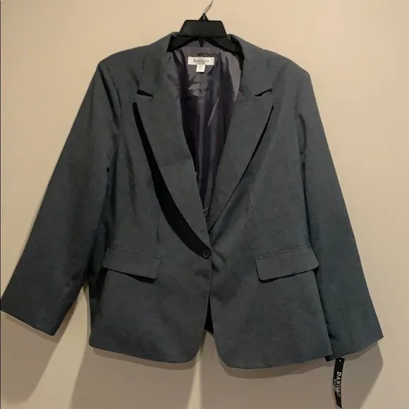 (NWT) DANILLO 2PIECE WOMAN SUIT💖
