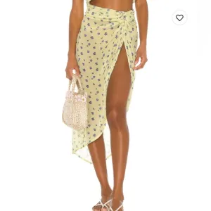 NWT LPA ROCKO skirt in color sunny ☀️ floral 🌼