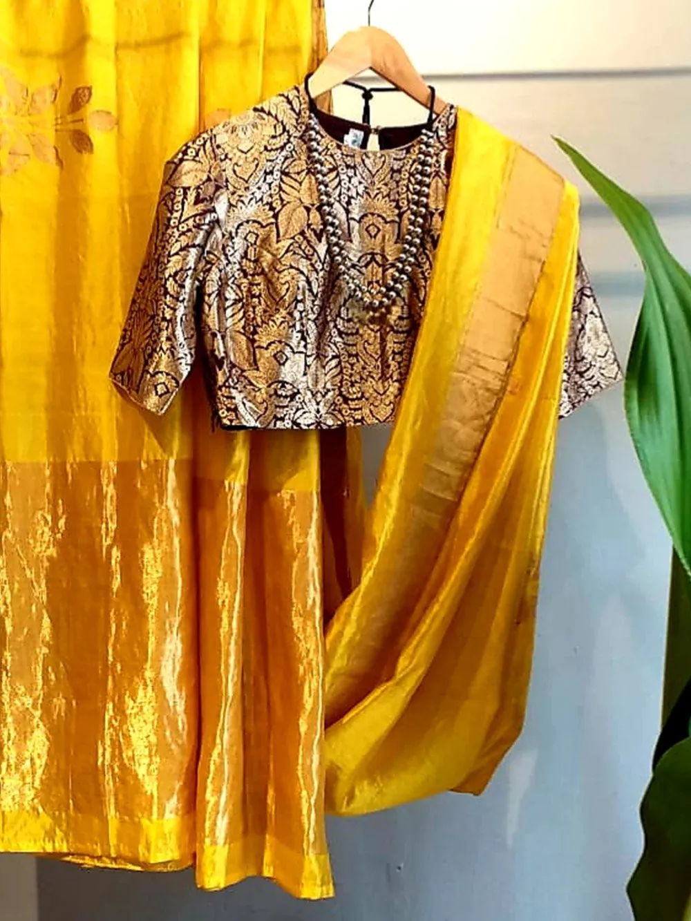 Raw Mango - blouse-hassan-silk-brocade