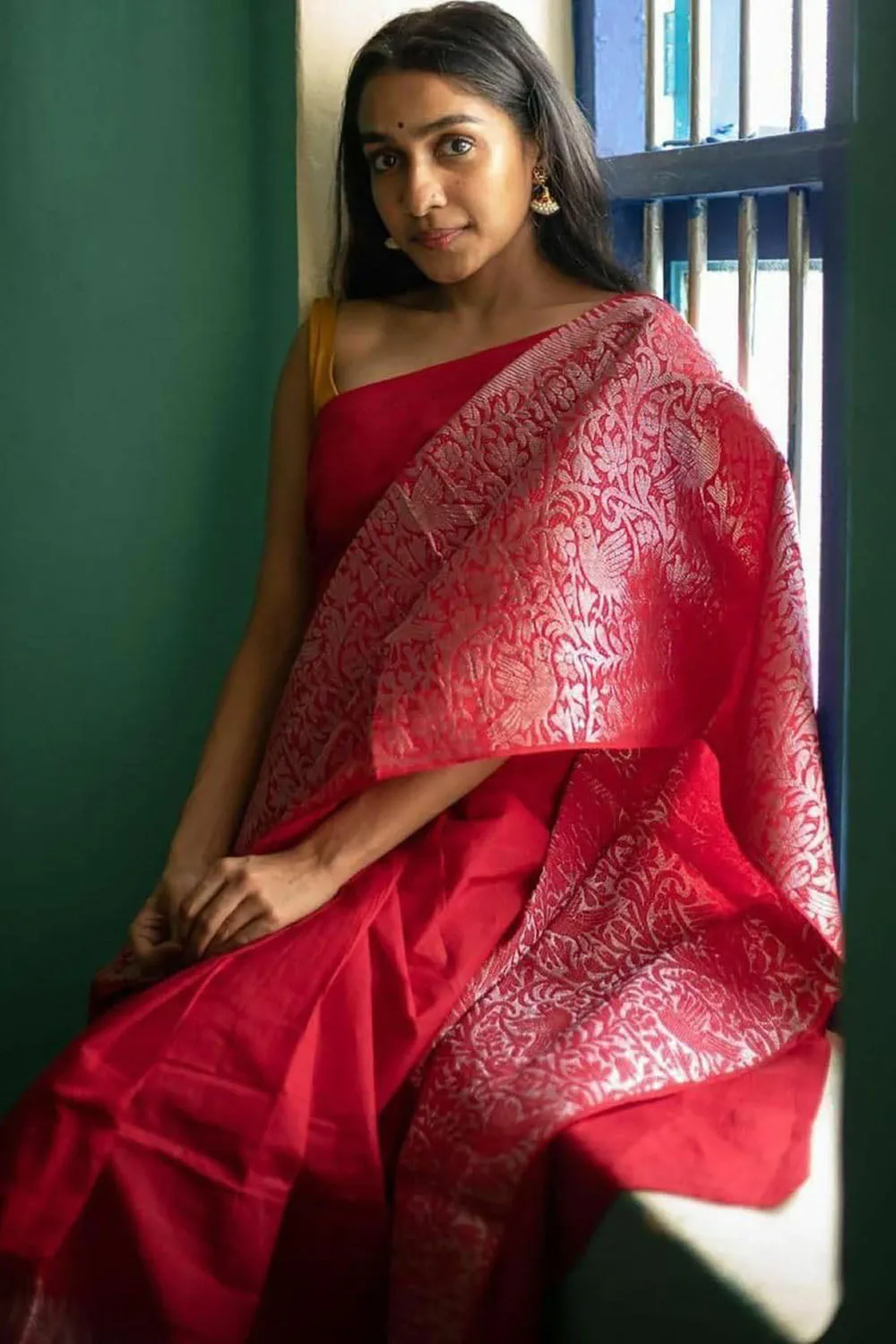 Red Silk Saree With Zari Weaving Work