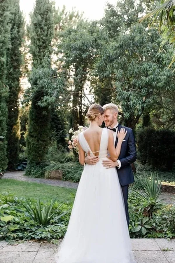 Simple V Neckline Tulle Ball Gown Wedding Dress Plunging Style Bridal Gown,MW387