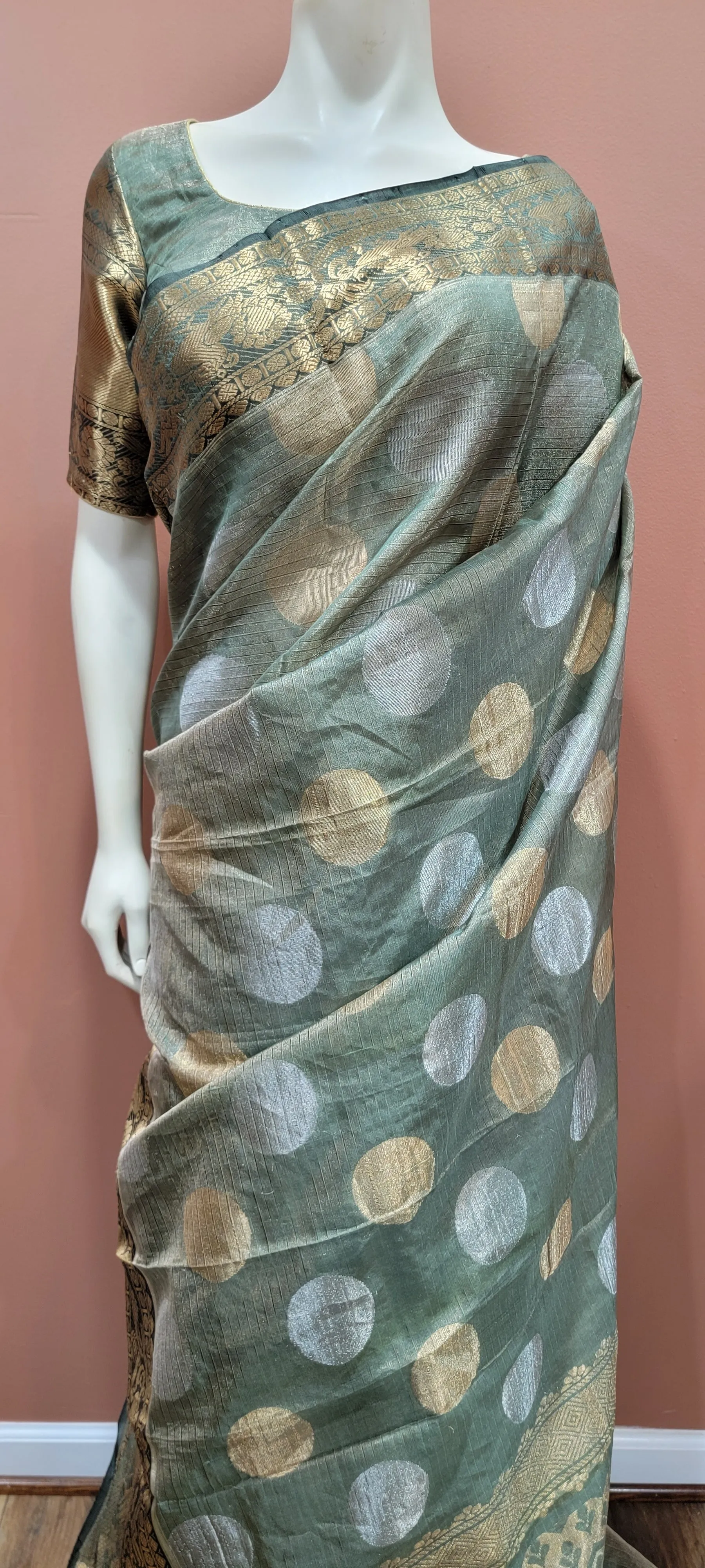 Tissue Kuppadam Saree w/ Blouse Collection