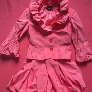 Toi&amp;Moi Greece nylon jacket skirt. Coral pink.