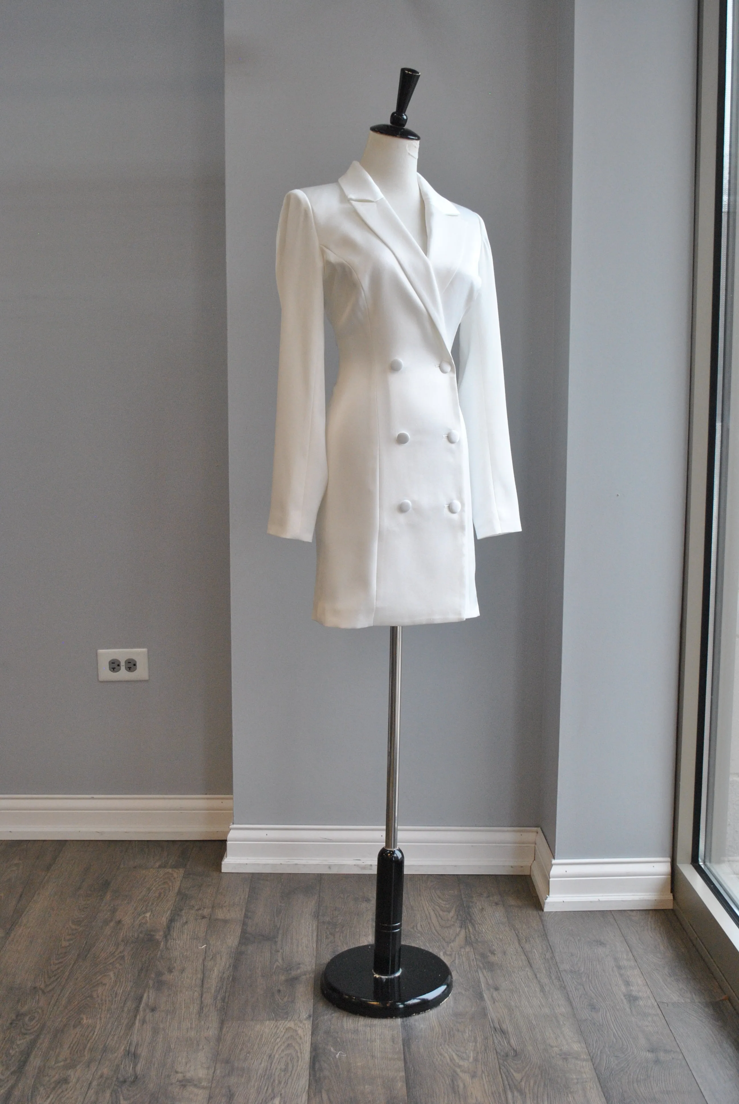 WHITE DOUBLE BREASTED JACKET DRESS
