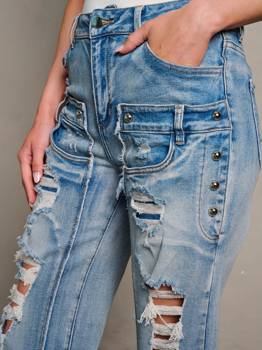 WOMEN'S BUTTON CLOSURE POCKETS DISTRESS WIDE LEG DENIM PANTS